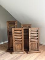 Vier houten louvre luiken op standaard sober landelijk, Ophalen, Zo goed als nieuw