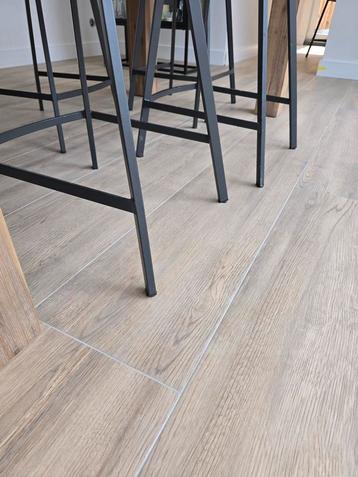 8,5m2 Deep Wood Teak keramische tegels (120x30) beschikbaar voor biedingen