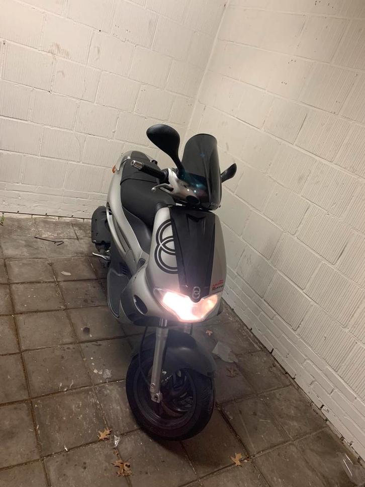 Runner vxr 200cc 4takt, Fietsen en Brommers, Scooters | Piaggio, Zo goed als nieuw, Overige modellen, Maximaal 45 km/u, Benzine