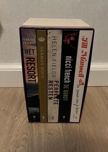 Box van 5 boeken beschikbaar voor biedingen