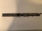 *** NISSAN CHERRY embleem. ***, Auto's, Gebruikt, Ophalen of Verzenden