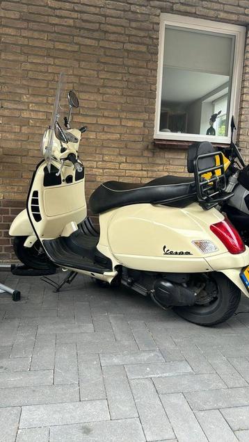 Vespa GT 200 Zadel (2010) beschikbaar voor biedingen