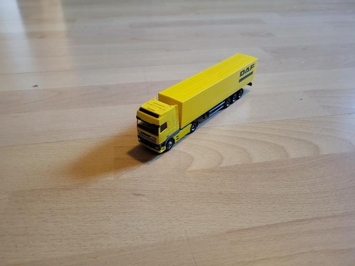 Daf 95 SSC met huiftrailer Demo kleuren Herpa, Hobby en Vrije tijd, Modelauto's | 1:87, Zo goed als nieuw, Bus of Vrachtwagen