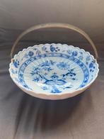 Antieke Meissen serveer-/fruitschaal met hengsel, Antiek en Kunst, Ophalen of Verzenden