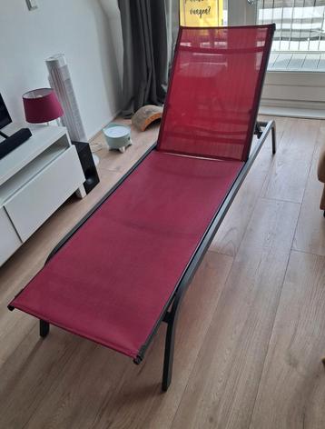 2 Roze ligbedden zgan beschikbaar voor biedingen