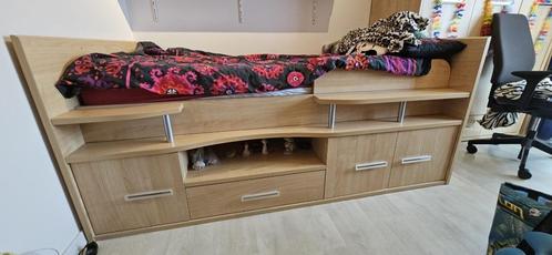 volledige slaapkamer met bed bureau en keldingkast.meubel, Huis en Inrichting, Slaapkamer | Complete slaapkamers, Zo goed als nieuw