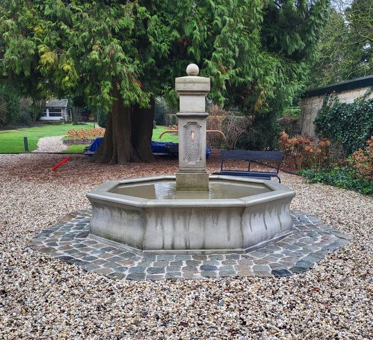 Franse dorpsfontein, Tuin en Terras, Waterpartijen en Fonteinen, Nieuw, Fontein, Beton, Ophalen of Verzenden