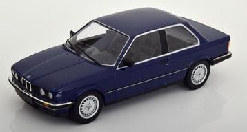 Minichamps 1:18 BMW 323i E30 Limousine 1982 donkerblauw. beschikbaar voor biedingen