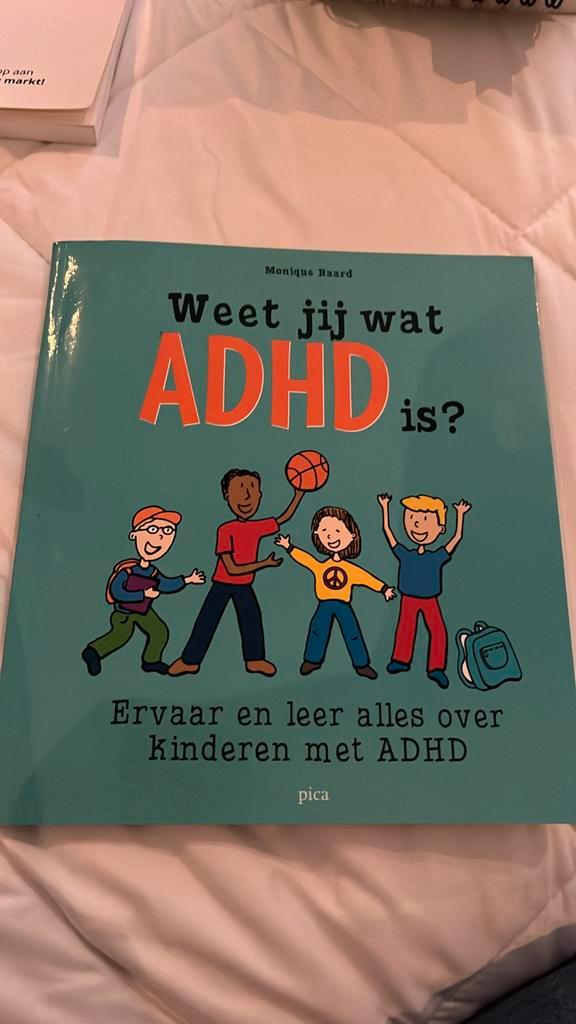 Monique Baard - Weet jij wat ADHD is?, Boeken, Psychologie, Zo goed als nieuw, Ontwikkelingspsychologie, Ophalen of Verzenden