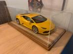 Pocher Lamborghini Huracan 1/8 geel incl display showcase., Hobby en Vrije tijd, Modelauto's | 1:5 tot 1:12, Ophalen, Zo goed als nieuw