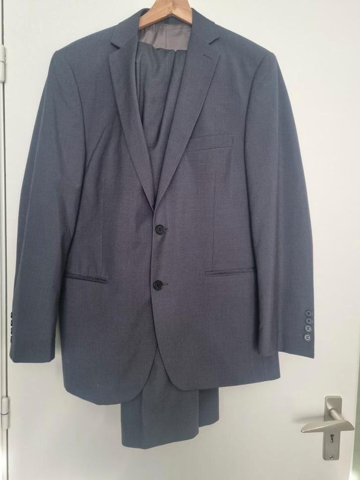 Mooi grijs kostuum, stijlvol en netjes., Kleding | Heren, Kostuums en Colberts, Zo goed als nieuw, Maat 48/50 (M), Grijs, Ophalen of Verzenden