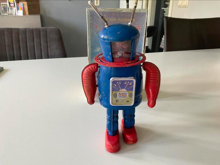 ROBOT TOY FRICTION POWERED.  X-27.  WITH BOX, Verzamelen, Speelgoed, Zo goed als nieuw, Ophalen of Verzenden