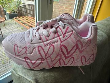 Sketchers maat 33 roze met hartjes - zo goed als nieuw! beschikbaar voor biedingen