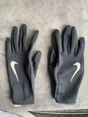 Nike sporthandschoen maat xs/s beschikbaar voor biedingen