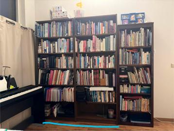 Matching IKEA bookcases beschikbaar voor biedingen