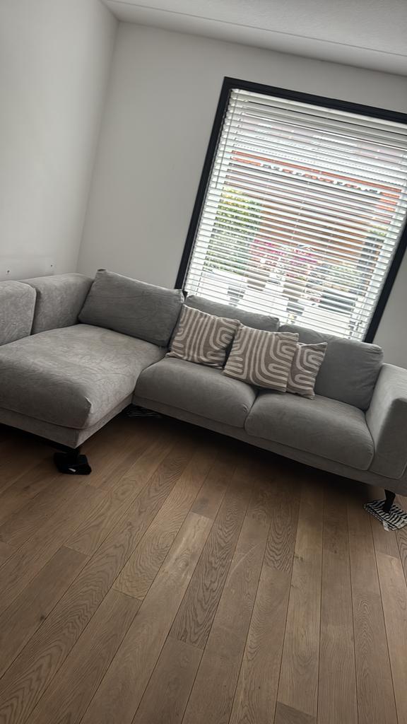 Nockeby Hoekbank Grijs - Comfortabel en Stijlvol!, Huis en Inrichting, Banken | Bankstellen, Gebruikt, Hoekbank, Vierpersoons of meer