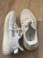 Witte Yeezy met kapotte veter, Kleding | Dames, Ophalen, Gedragen, Wit, Sneakers of Gympen