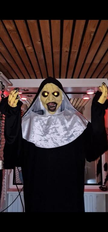 Halloween schrik poppen, lopen, bewegen en praten beschikbaar voor biedingen