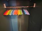 Gratis kinder kleerhangers ca 30stk, Contacten en Berichten