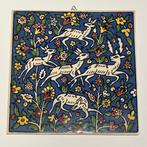 Twee vintage tegels Armeens decor vissen en antilopen, Ophalen of Verzenden