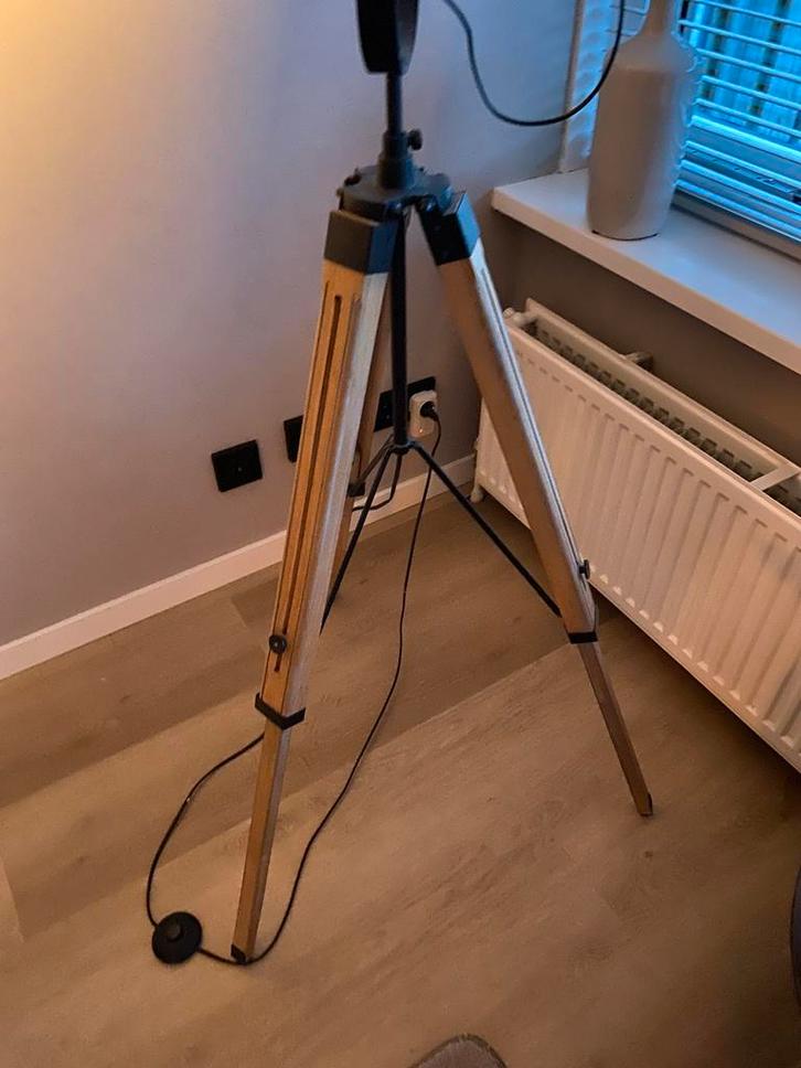 Stoere Tripod Lamp - Hout & Metaal, Huis en Inrichting, Lampen | Vloerlampen, Zo goed als nieuw, 150 tot 200 cm, Hout, Ophalen of Verzenden