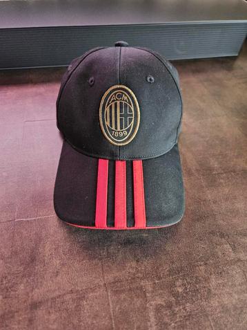 AC Milaan Baseball Cap 1995
Gekocht in Wenen  beschikbaar voor biedingen