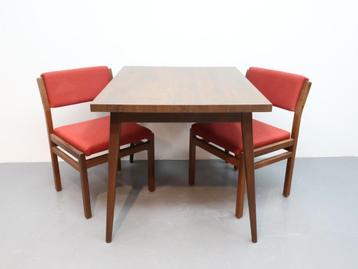 Compacte eettafel demontabel beschikbaar voor biedingen
