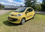 Te koop leuke goed rijdende Peugeot 107 1.0 12v 3 cilinder, Voorwielaandrijving, Stof, Overige kleuren, Handgeschakeld