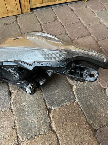Toyota Prius Wagon Koplamp Rechts 2017 beschikbaar voor biedingen