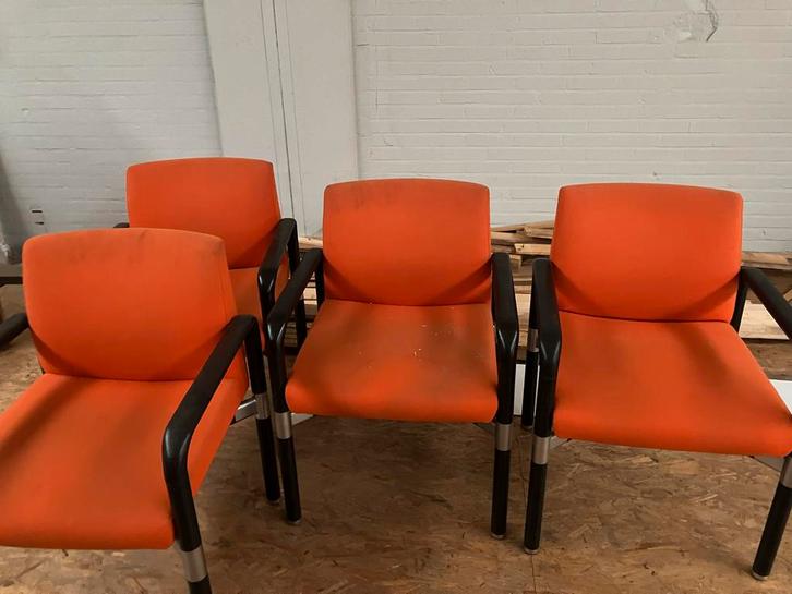 4 Oranje Stoelen - Zitten Heerlijk!, Huis en Inrichting, Stoelen, Gebruikt, Vier, Stof, Overige kleuren, Ophalen