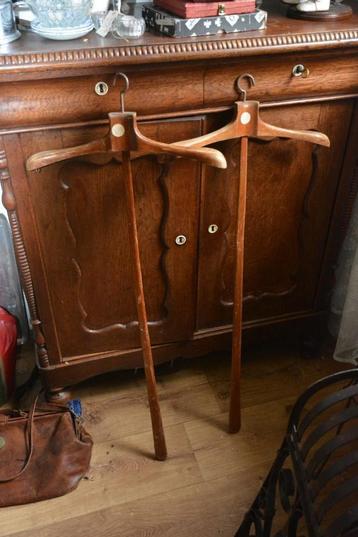 2x Brocante kleding hangers beschikbaar voor biedingen