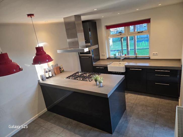 Mooie keuken met kookeiland, Huis en Inrichting, Keuken | Complete keukens, Gebruikt, Overige typen, Overige kleuren, Composiet