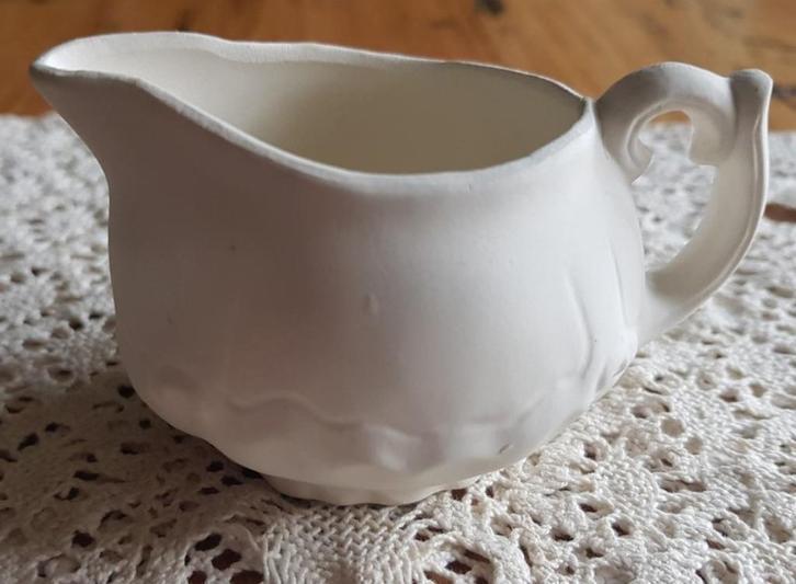 Klein ongeglazuurd potterie melkkannetje om zelf te glazuren, Hobby en Vrije tijd, Pottenbakken, Zo goed als nieuw, Ophalen of Verzenden
