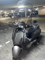 Vespa sprint 2019 custom kleur, Fietsen en Brommers, Ophalen, Overige modellen, Zo goed als nieuw, Benzine