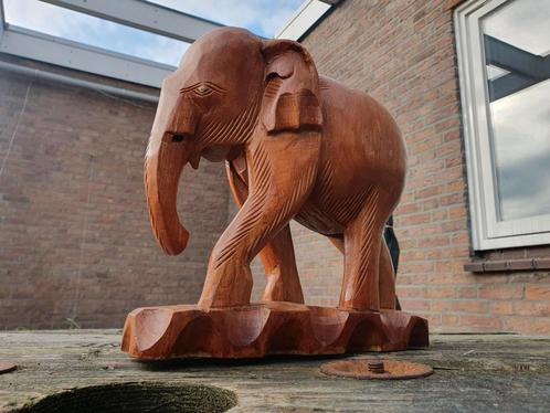 Massief Houten Olifant – Handgesneden Decoratiebeeld, Antiek en Kunst, Kunst | Beelden en Houtsnijwerken, Ophalen of Verzenden