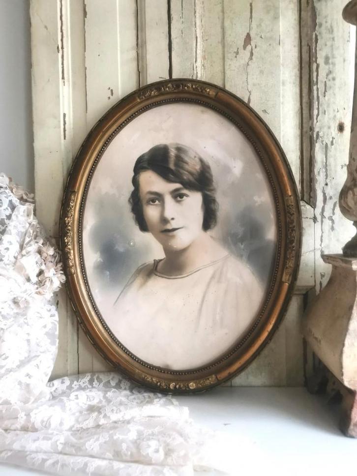 Brocante lijst met portret dame, Antiek en Kunst, Antiek | Woonaccessoires, Ophalen of Verzenden