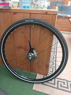 Voorwiel 28 inch met naafdynamo en trommelrem izgst, Ophalen of Verzenden, Zo goed als nieuw, Algemeen, Wiel