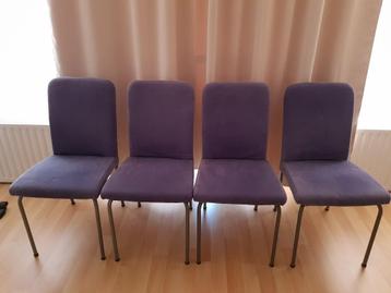 Eetkamerstoelen beschikbaar voor biedingen