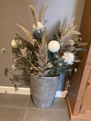 Grote grijze / taupe bloempot/ vaas beschikbaar voor biedingen