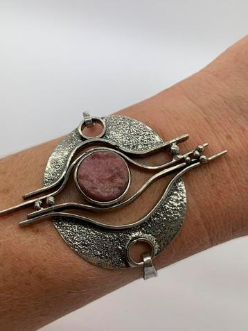 Z250 Prachtige zilveren brutalist armband beschikbaar voor biedingen