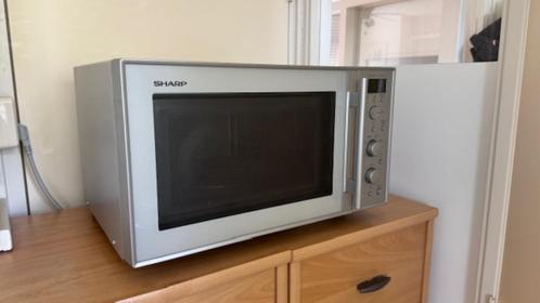 Sharp combi magnetron, Witgoed en Apparatuur, Magnetrons, Zo goed als nieuw, Vrijstaand, Combimagnetron, 45 tot 60 cm, Grill, Hete lucht