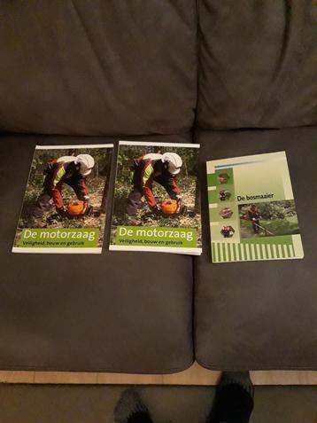 2 Boeken motorzaag en 1 Boek bosmaaier beschikbaar voor biedingen