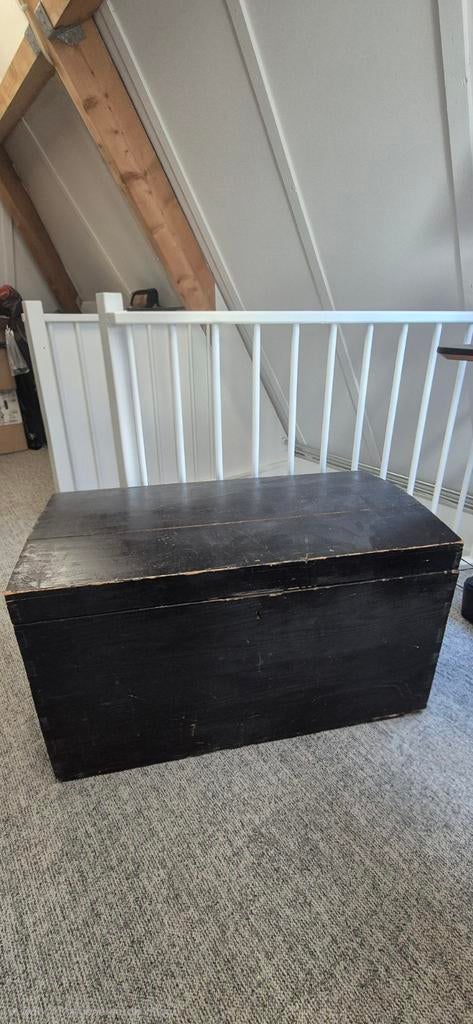 Mooie antieke opbergkist / speelgoedkist zwart., Huis en Inrichting, Woonaccessoires | Kisten, Ophalen, Gebruikt, 50 tot 100 cm