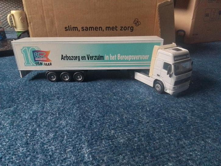 Volvo globetrotter, Hobby en Vrije tijd, Modelauto's | 1:50, Zo goed als nieuw, Bus of Vrachtwagen, Overige merken, Ophalen of Verzenden