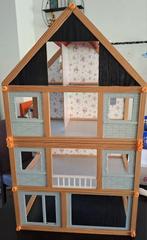 Poppenhuis met meubeltjes, Ophalen, Zo goed als nieuw, Poppenhuis