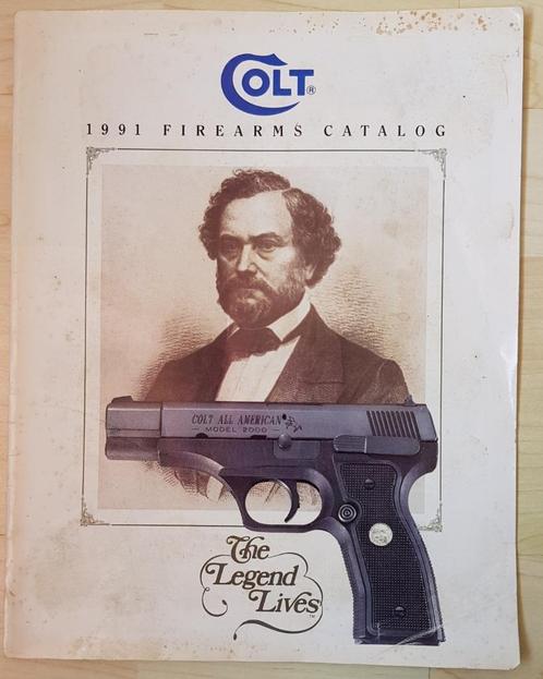 Colt catalogus met koppelslot van WW1 messing., Verzamelen, Militaria | Algemeen, Landmacht, Boek of Tijdschrift, Engeland, Ophalen of Verzenden