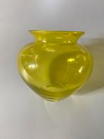 Neon gele glazen vaas, Huis en Inrichting, Woonaccessoires | Vazen, Minder dan 50 cm, Glas, Gebruikt, Ophalen of Verzenden
