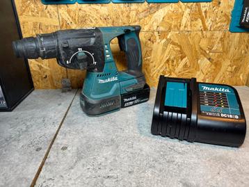 Makita DHR242 18V LXT combihamer met 5.0Ah accu en lader beschikbaar voor biedingen