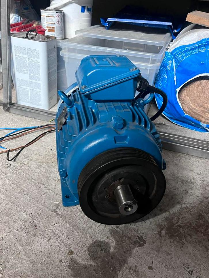 WEG W22 Elektromotor 11kW - 2017, Zakelijke goederen, Machines en Bouw | Industrie en Techniek, Ophalen of Verzenden