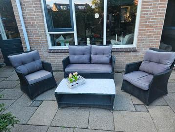 Mooie Wicker Loungeset beschikbaar voor biedingen